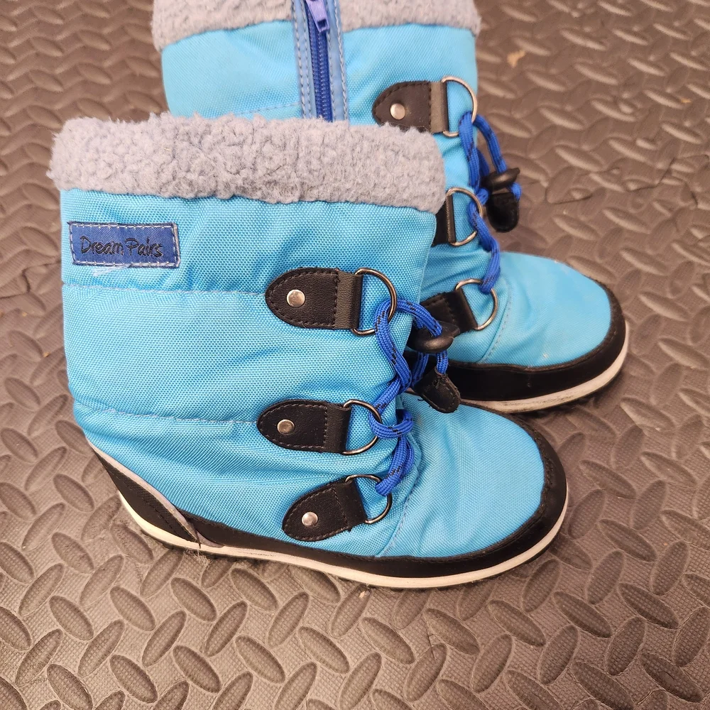 Dream Pairs Kids Blue and Black Boots - Picture 6 of 6